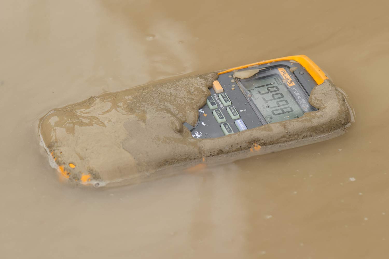 Fluke TL175 test leads included for precise connections and faster setup.