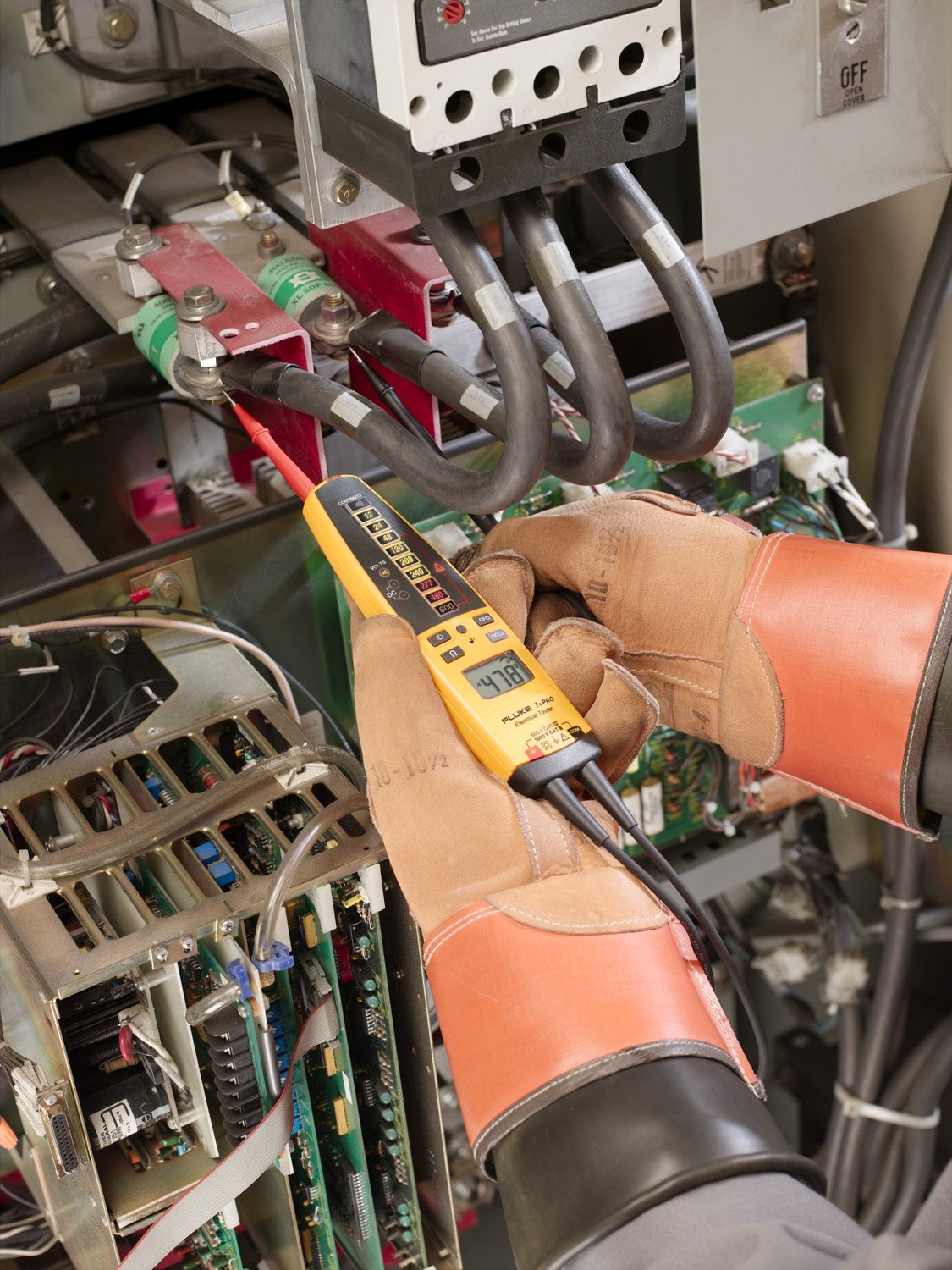 Fluke T+PRO SlimReach probes for safe testing in tight terminations