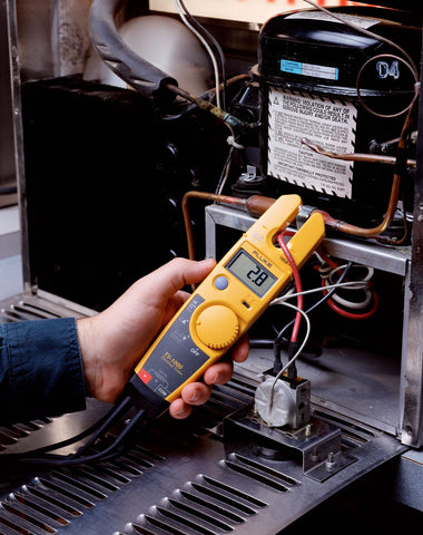 Fluke T5-1000 detachable SlimReach probes enable safe connections.