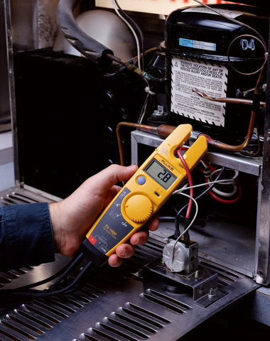 Fluke T5-600 CAT III 600V rating enables safe measurements.