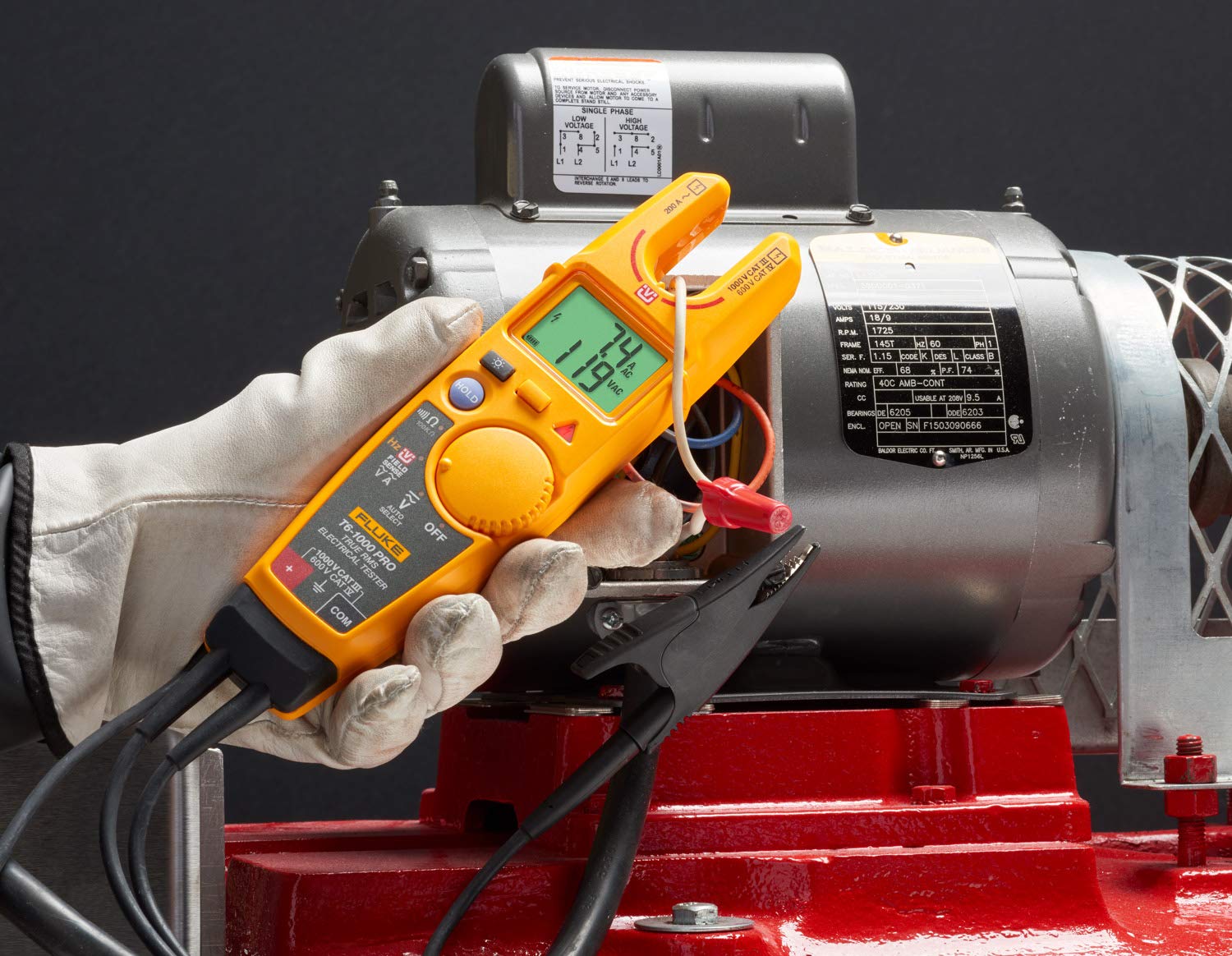 Fluke T6-1000 PRO jaw opening accommodates up to AWG 4/0 wires