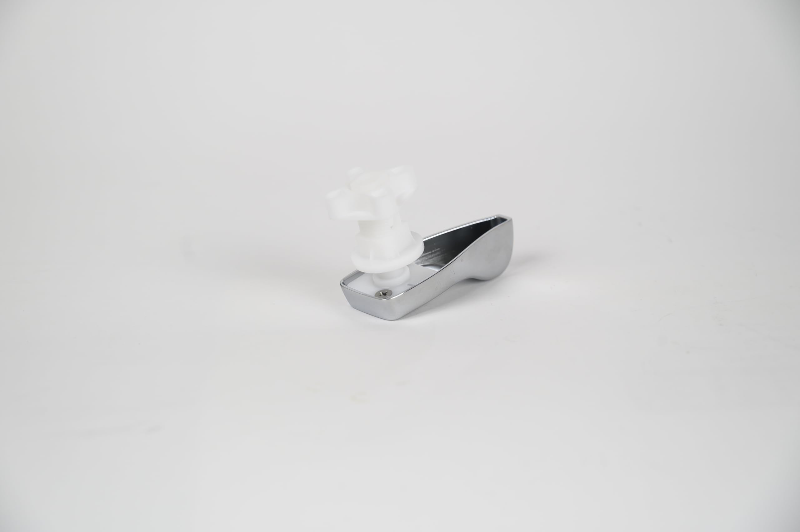 Flushmate 504-series left-right fit demonstrates universal compatibility for flexible, ADA-ready installations.