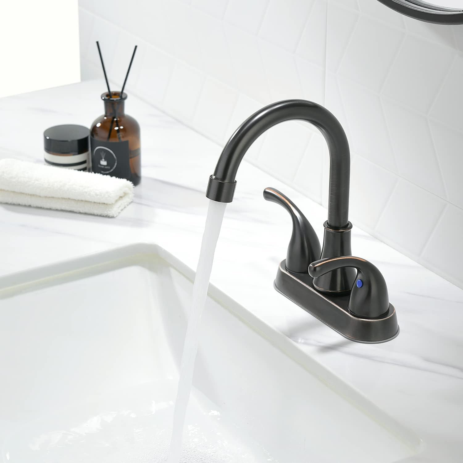 Fransiton 360-degree swivel spout for versatile cleaning reach.