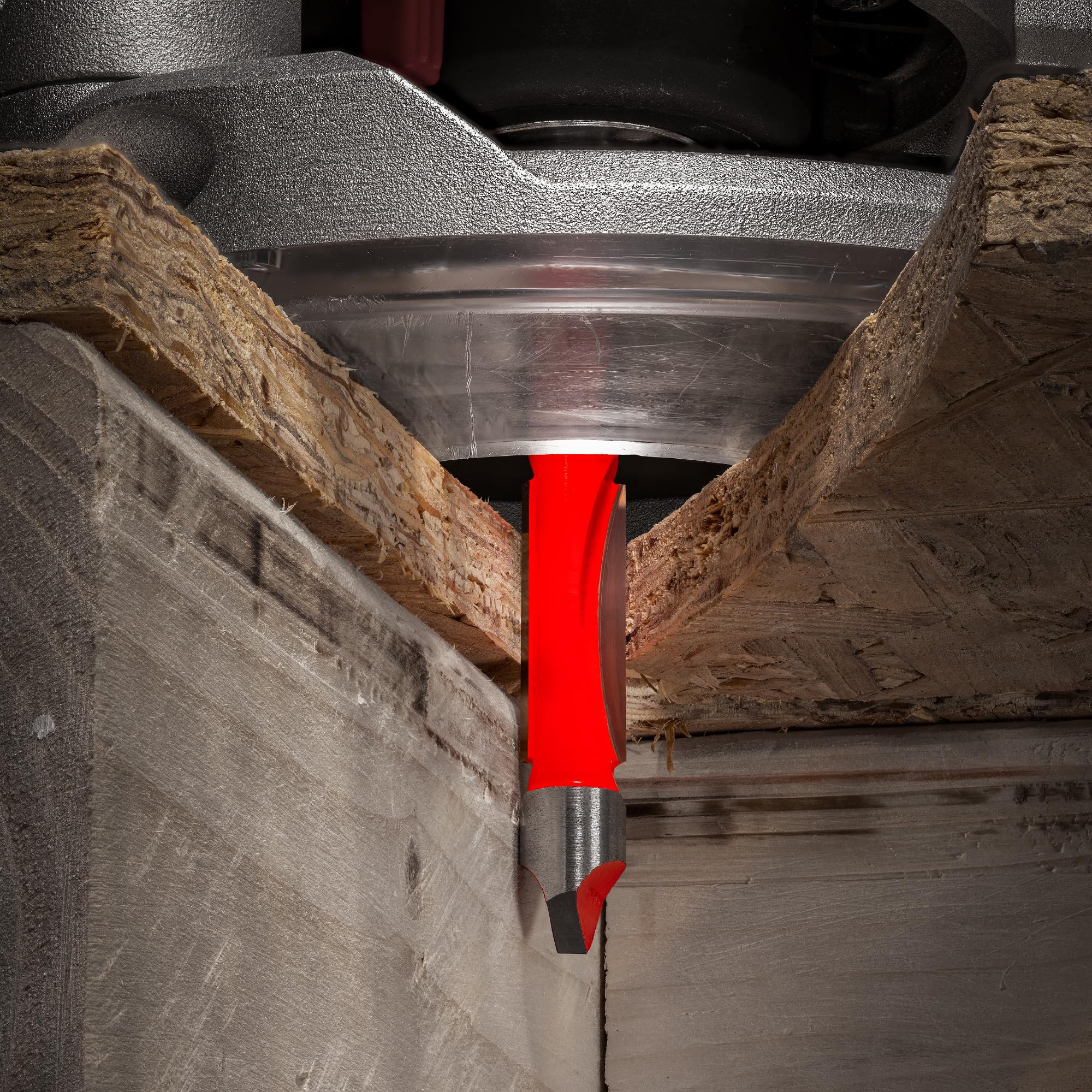 Freud Panel Pilot Bit balanced design for stable cuts.