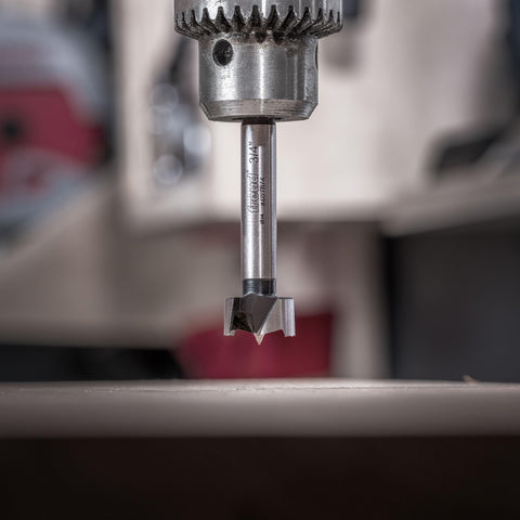 Freud PB-107B steep angled cutting edges ensure smooth holes and fast chip removal.