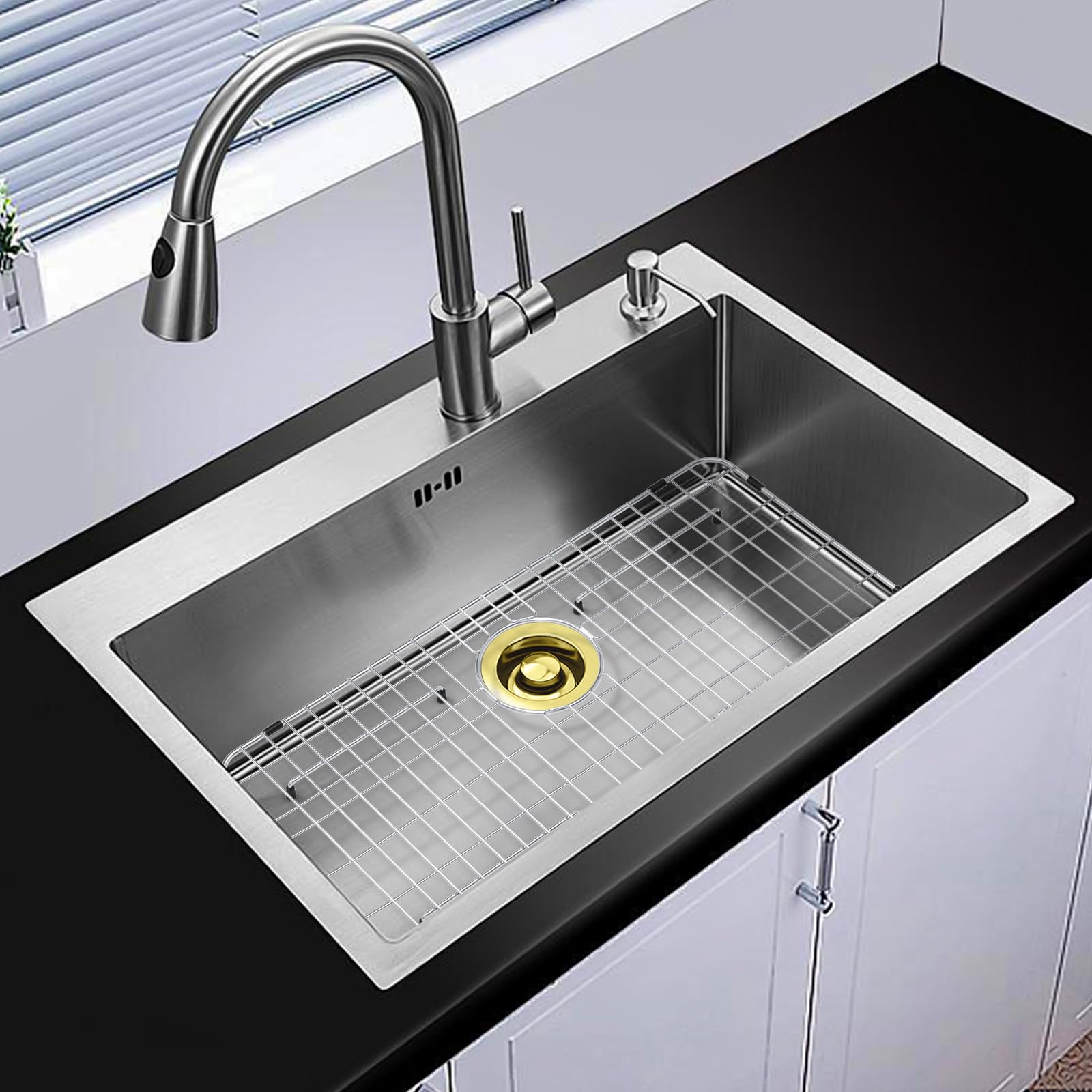Fritoing sink grid cleaning care image, easy maintenance to preserve shine