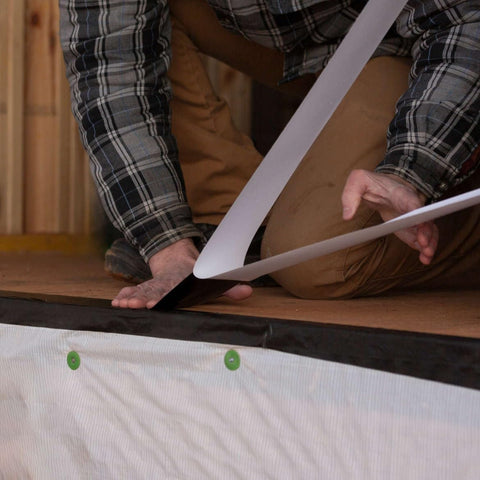 Close-up of FrogTape Pro Grade's conformable backing bending around a corner.