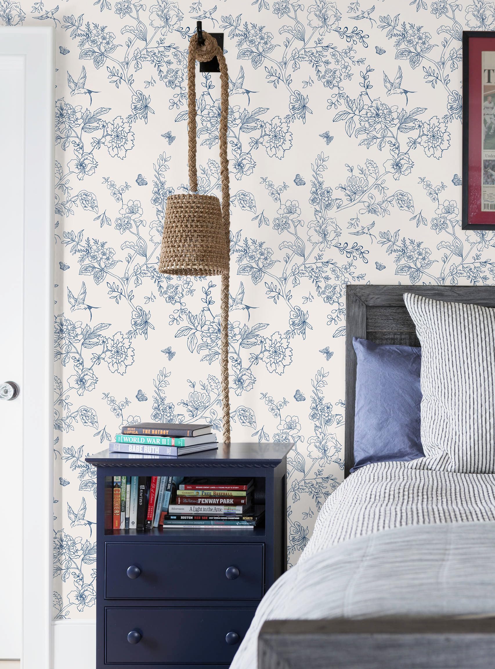 Froluya vinyl wallpaper showing durable, easy-to-clean surface