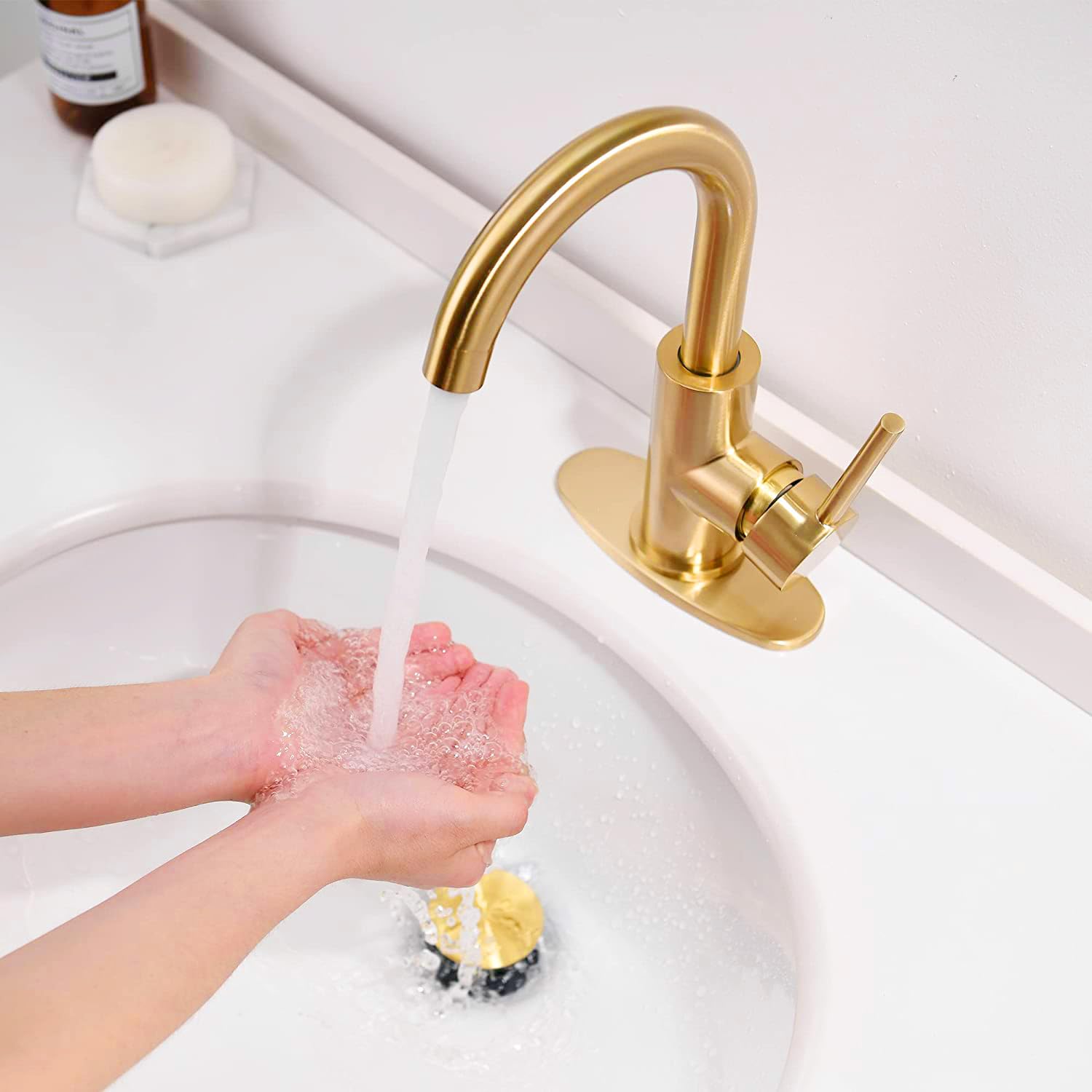 FROPO Gold hoses simplify hot and cold water connections.