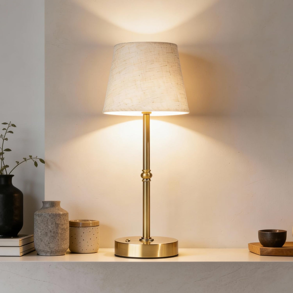 Fuaoddda cordless table lamp with touch control for flexible spaces.