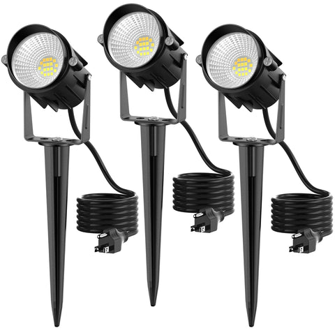 FUCHUMERU outdoor spotlight highlighting a tree for dramatic nighttime accents.