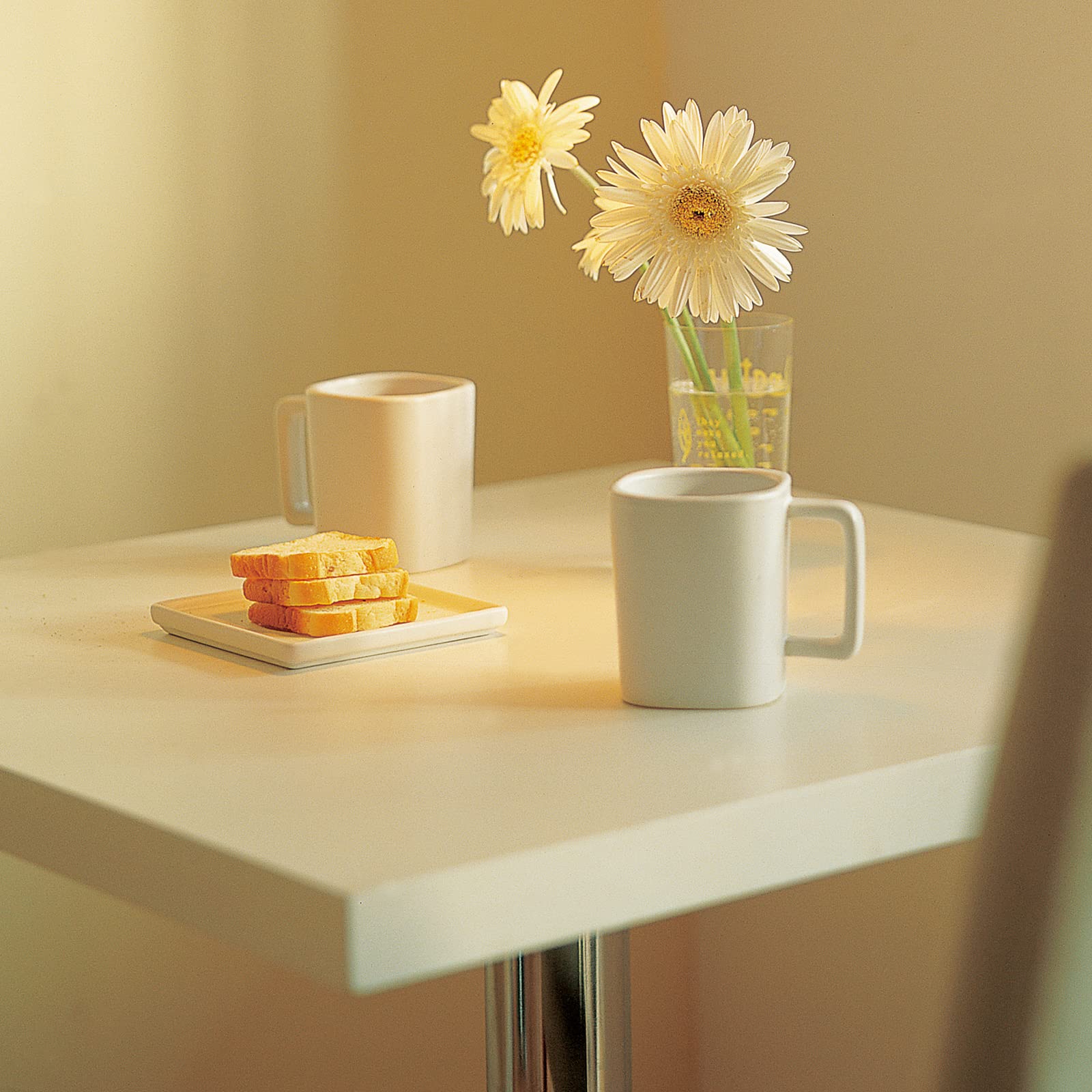 FUKU MON self-adhesive wallpaper reduces seams on wide surface projects