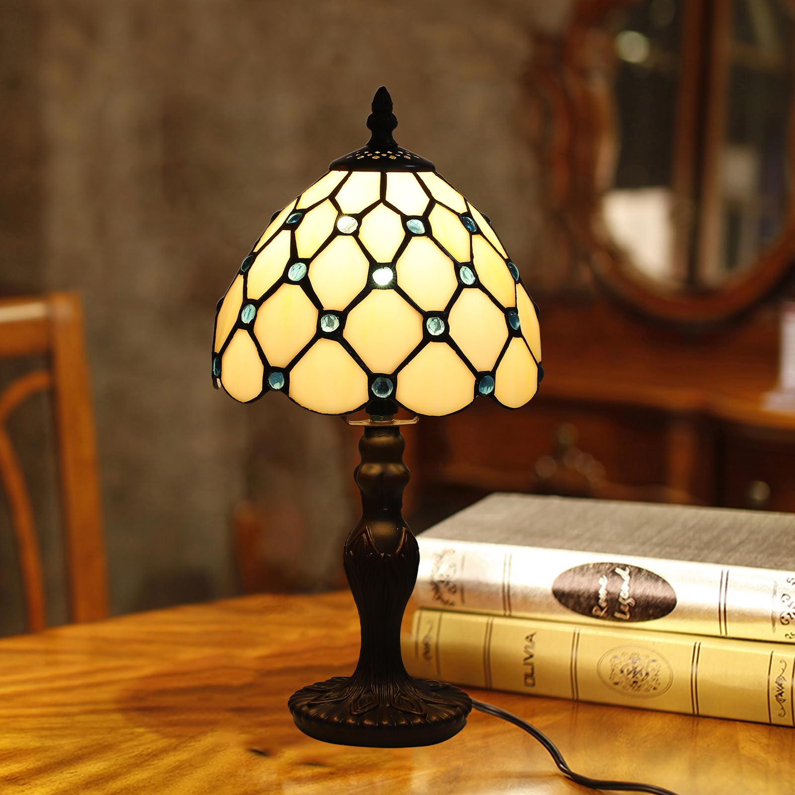 FUMAT Tiffany lamp with durable resin base and refined silhouette.
