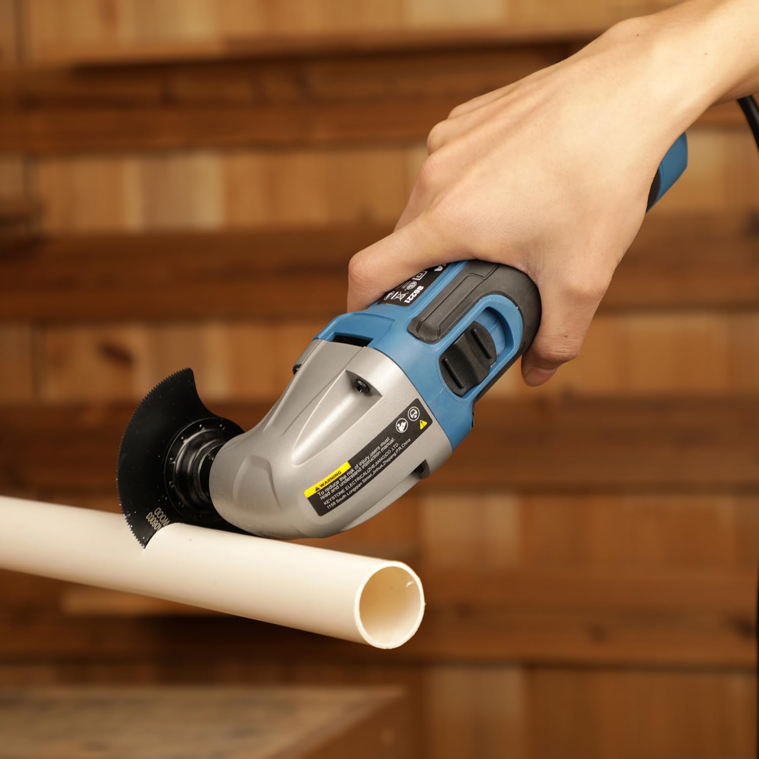 G LAXIA oscillating tool with ergonomic soft grip for comfortable control.