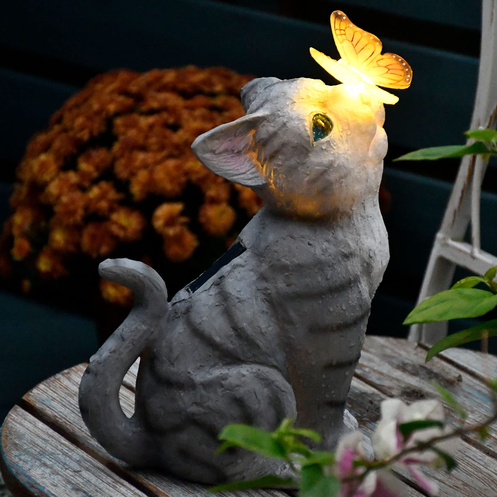 Gardenfans cat garden statue with LED lights adds outdoor glow