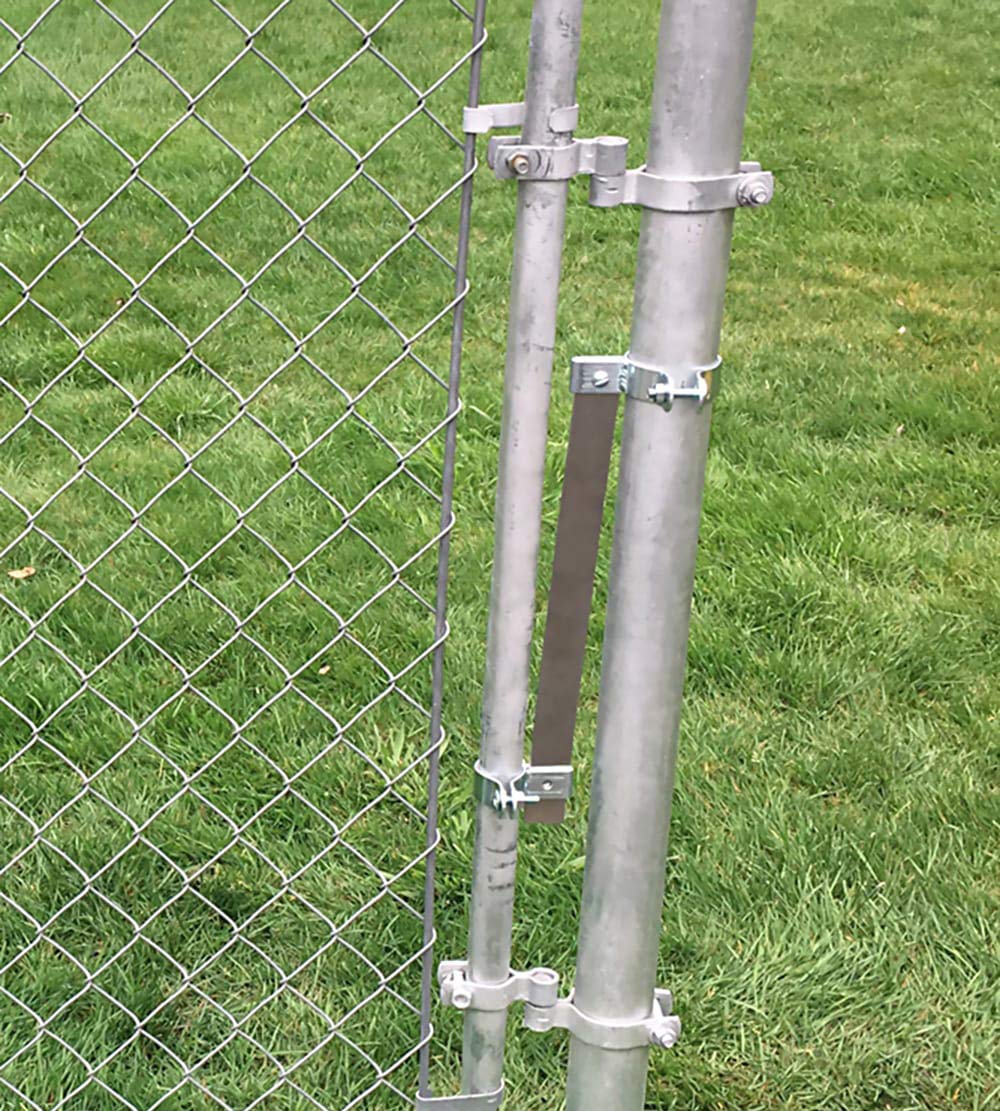 Stainless steel Sta-Klos Closer resists corrosion for outdoor longevity.