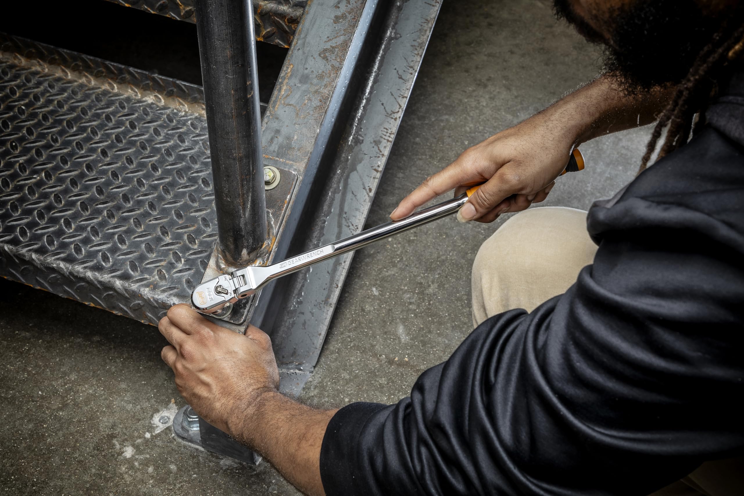 GEARWRENCH 81210XP enclosed head resists dirt for durable use.