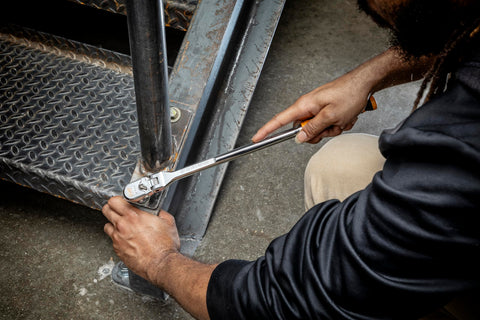 GEARWRENCH 81210XP enclosed head resists dirt for durable use.