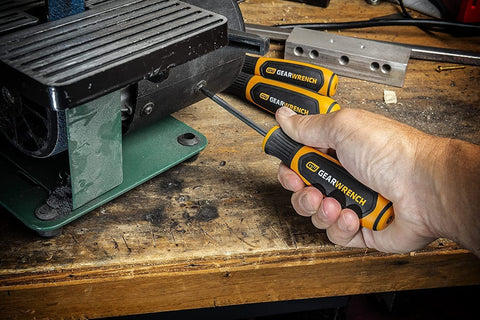 GEARWRENCH ergonomic tri-lobe handle promoting comfort and efficiency.