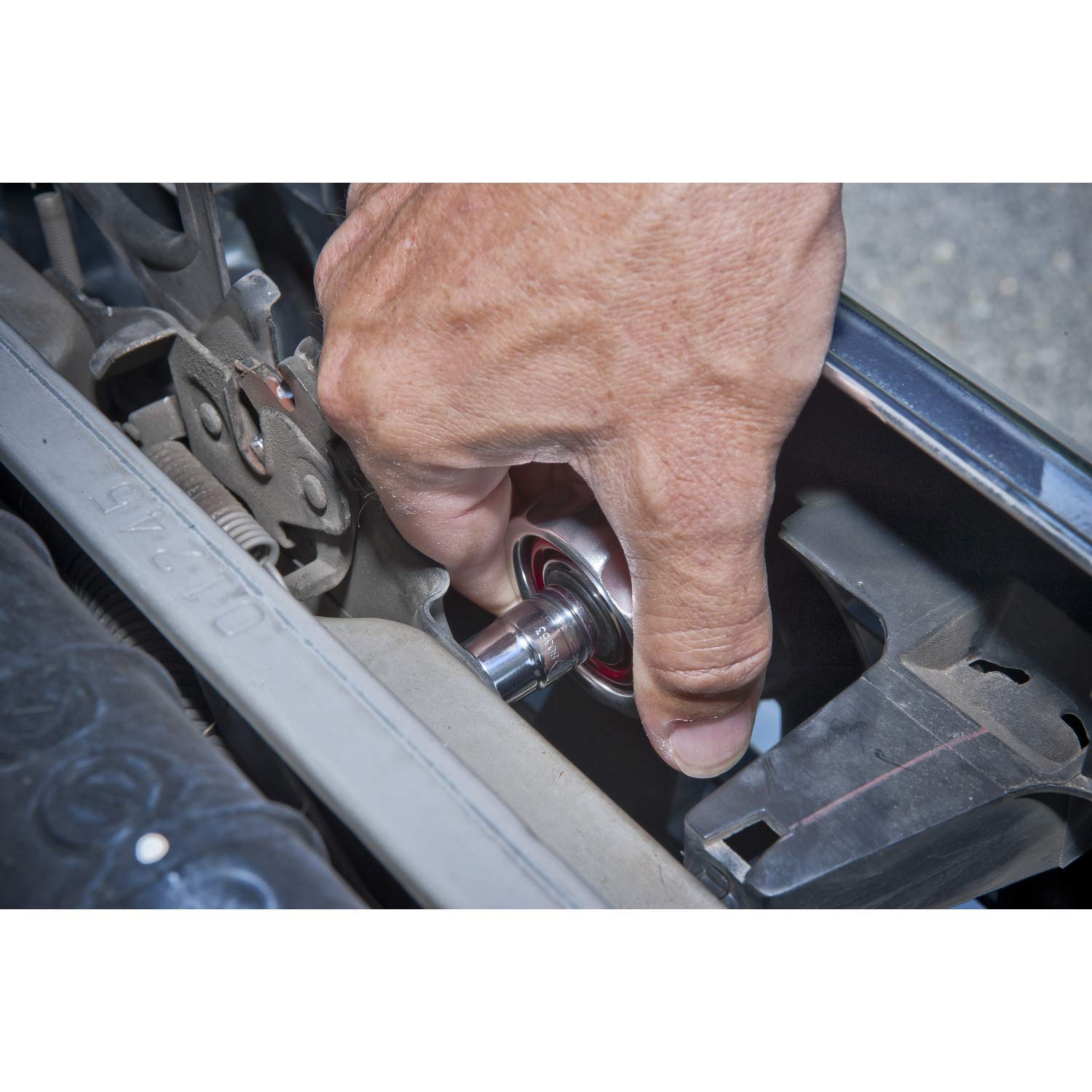 GearWrench gimbal head rotates on two planes for hard-to-reach bolts.