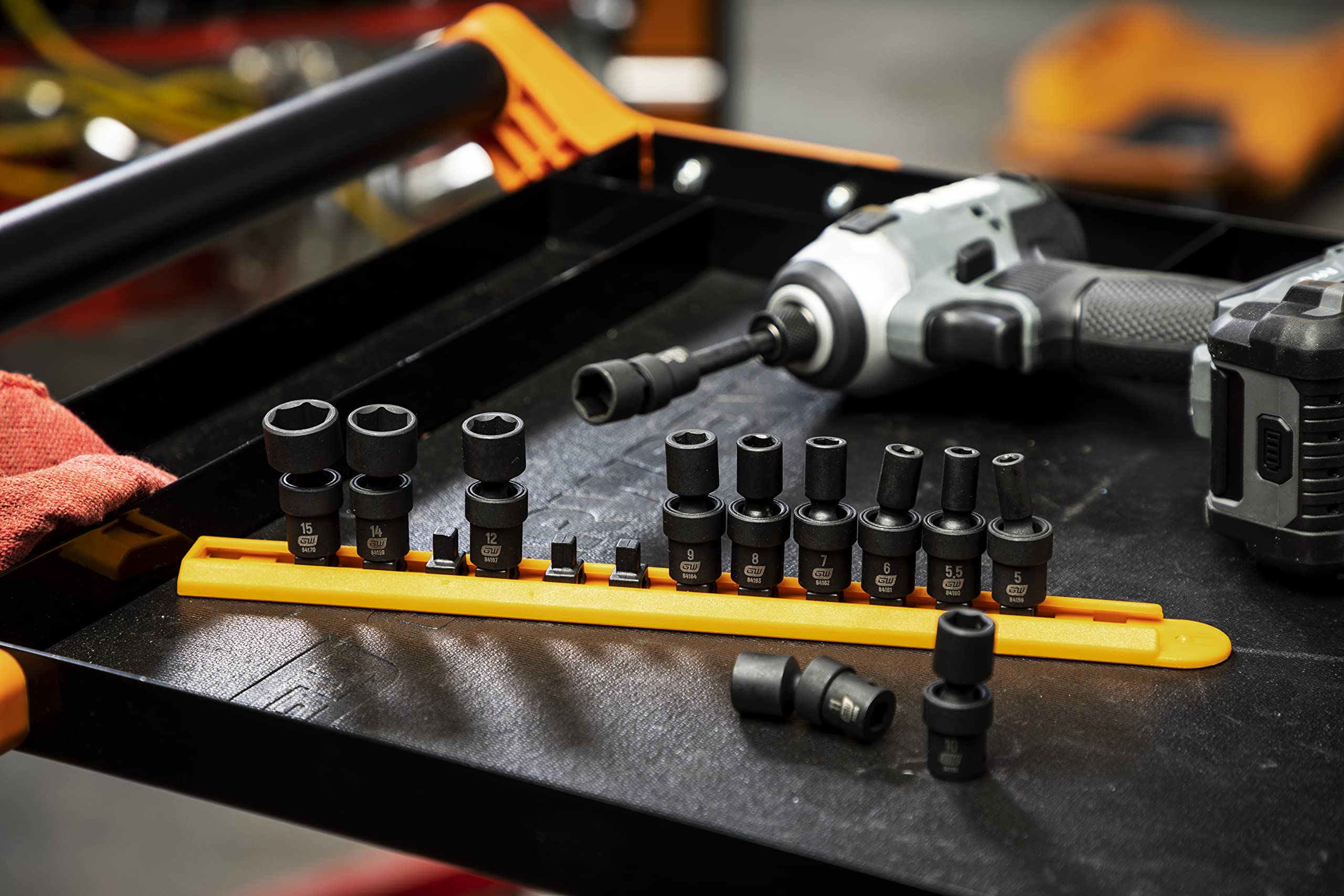 GEARWRENCH high visibility laser-etched markings improve readability on the job.
