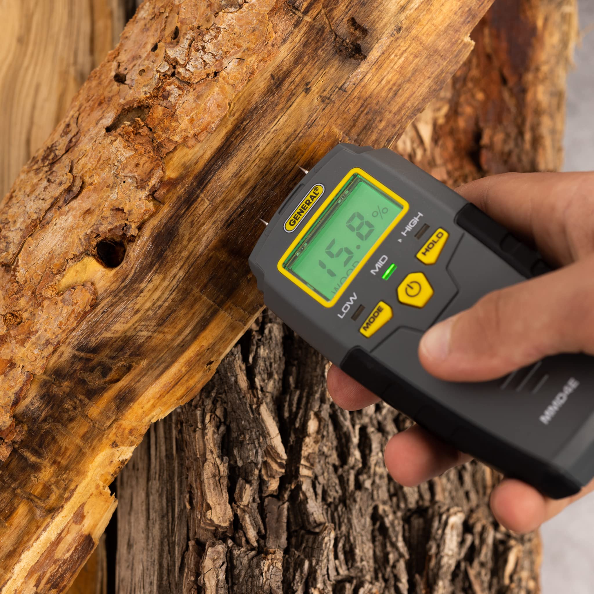 General Tools MMD4E ergonomic handheld design makes moisture checks easy.