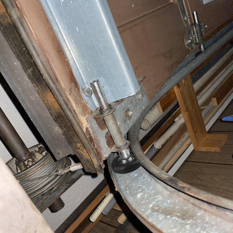 GENHAKON cross-section highlights ball bearings reducing friction.