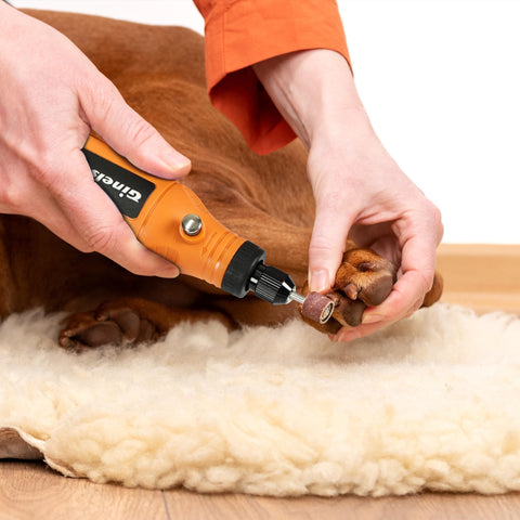 GINELSON cordless rotary tool in use for engraving and polishing.
