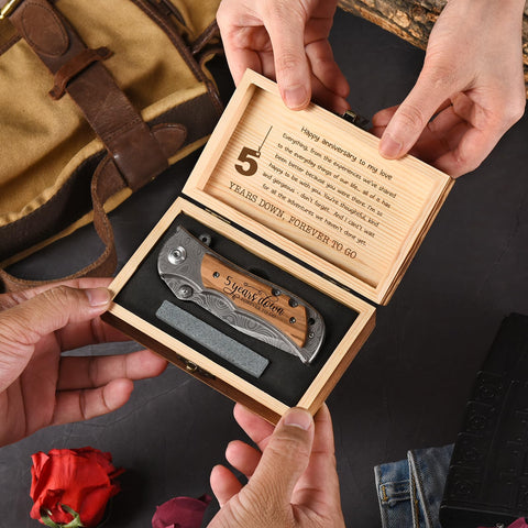 GiveGreatGift knife belt-clip close-up for easy pocket carry