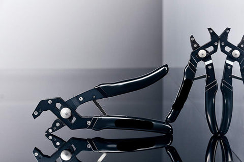 Glitter Sun Robo-Style V-notch pliers showing adjustable jaws for versatile grabbing.