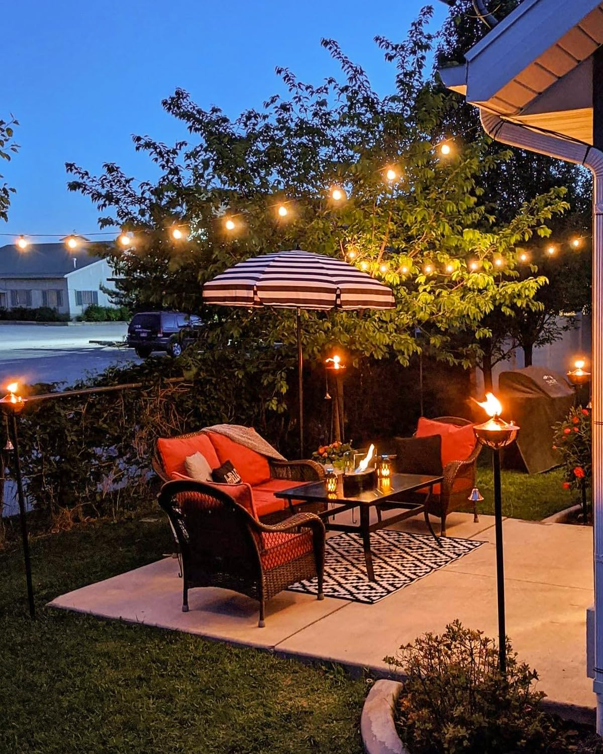 GLUROO 2700K warm white glow creates cozy evenings outdoors