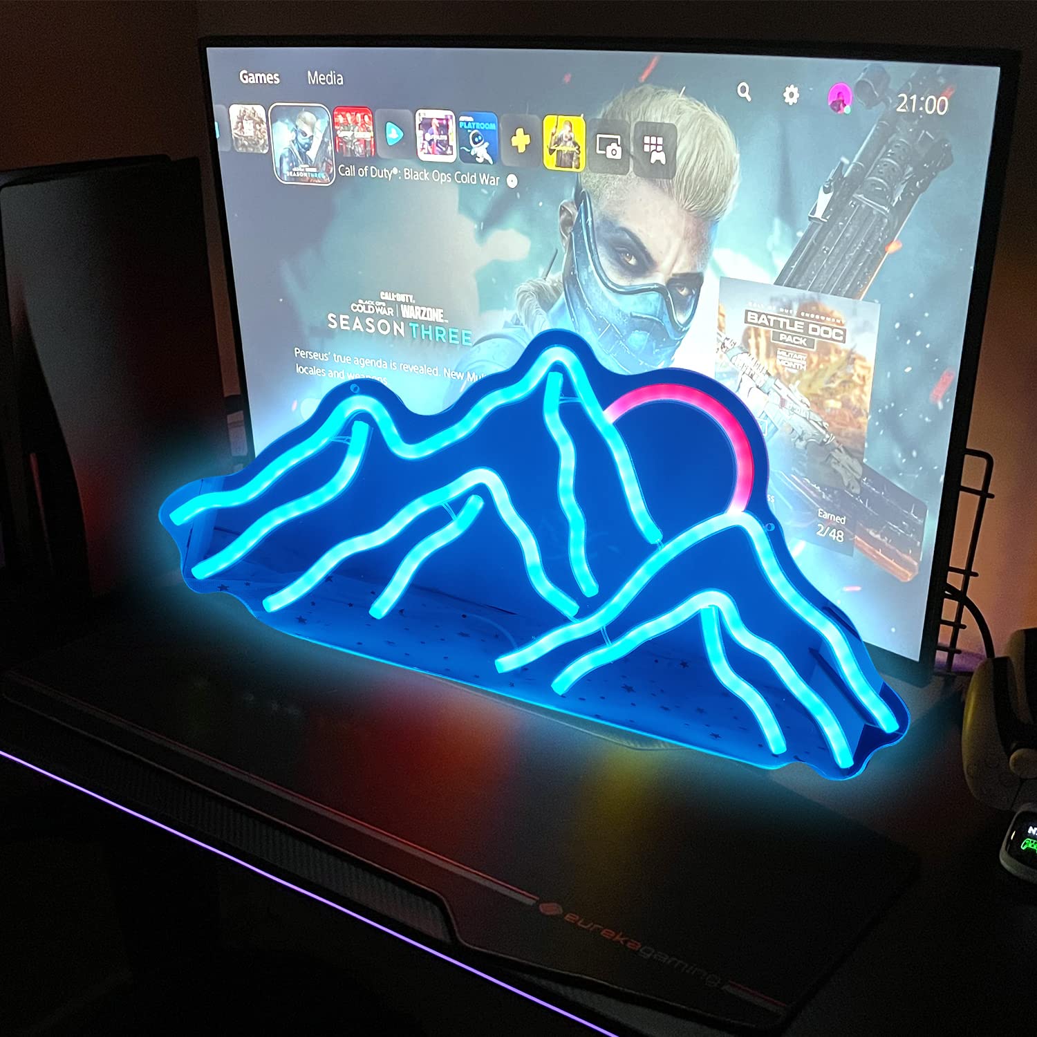 GMMLLG neon sign features a clear acrylic backboard and safety materials.