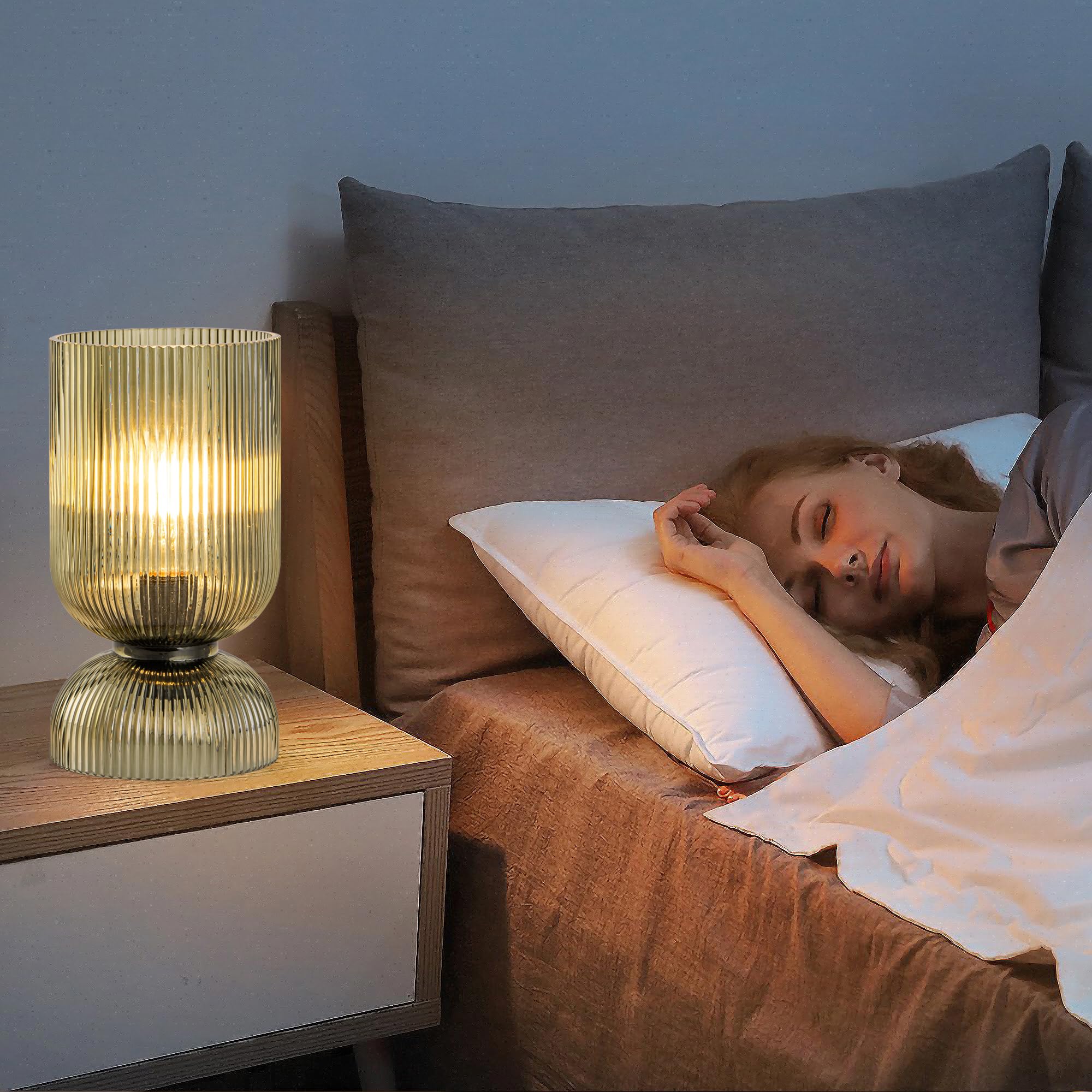 Gmrhndy bedside lamp ideal for desks and nightstands.