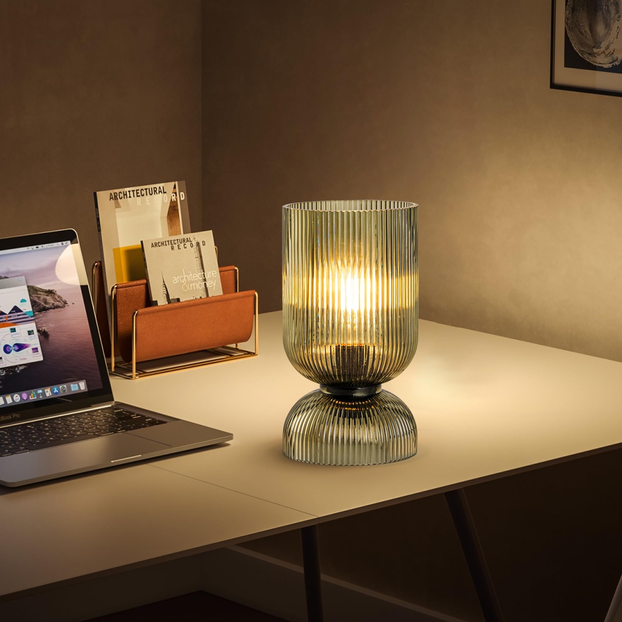 Gmrhndy green glass lamp side view showcases compact elegance.