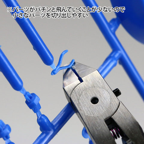 GodHand Ultimate Nipper 5.0 gate removal showing precise trimming.