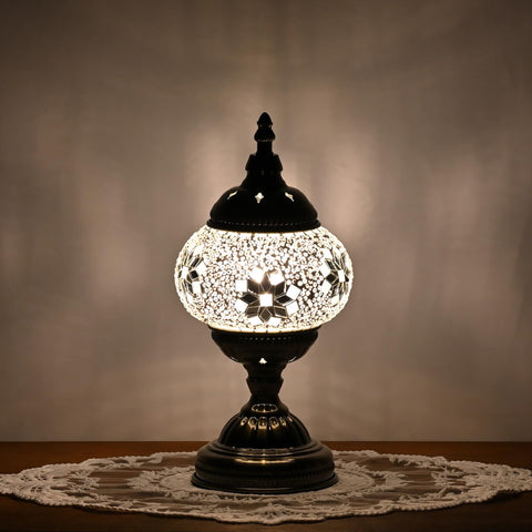 GOGERS mosaic glass lampshade close-up highlights craftsmanship and colorful light diffusion.