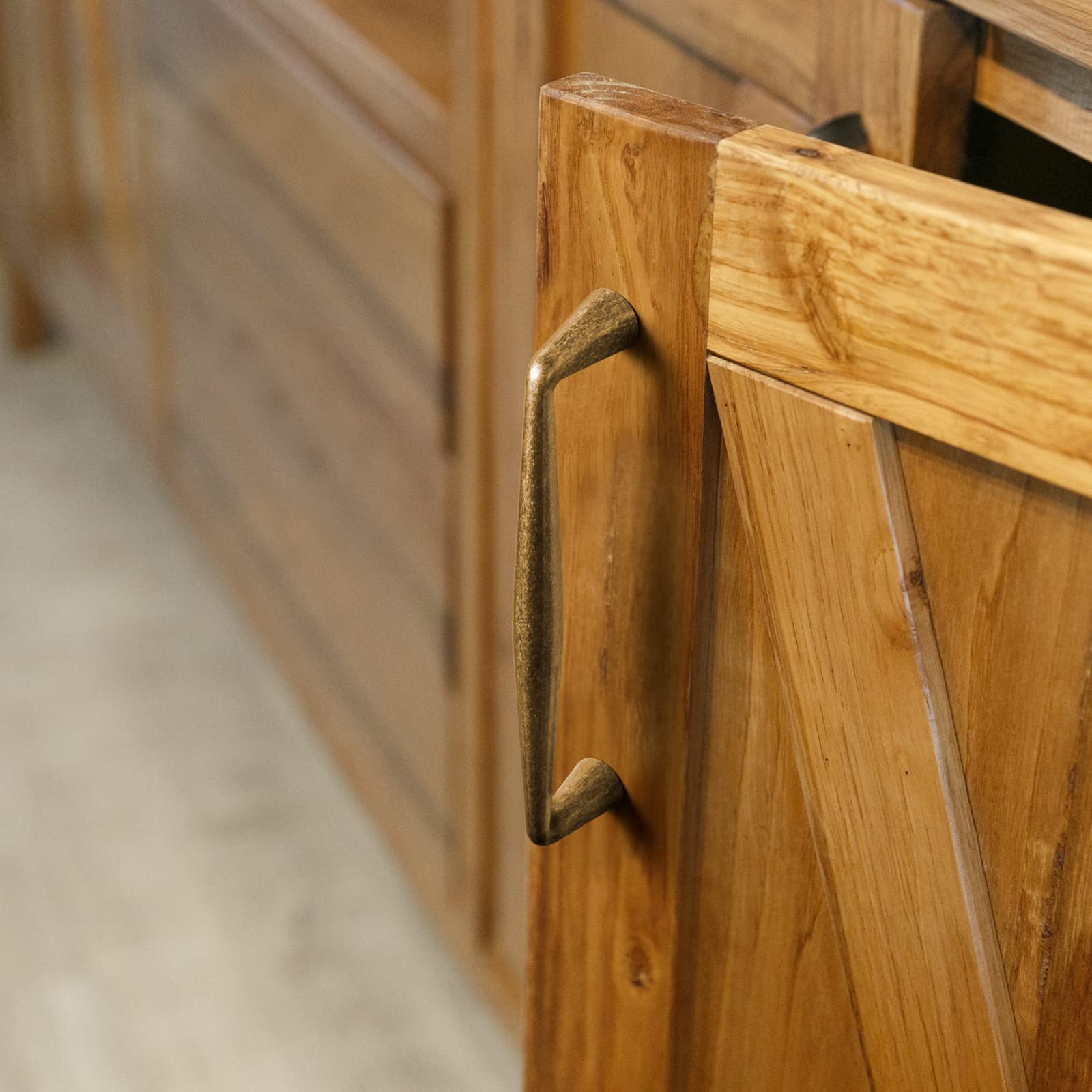 Goo-Ki 128mm center-to-center cabinet pull ready for easy installation
