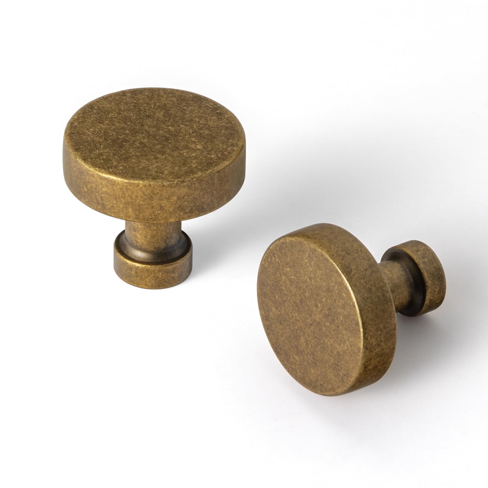 Goo-Ki antique brass cabinet knob close-up with solid zinc alloy finish for lasting use.