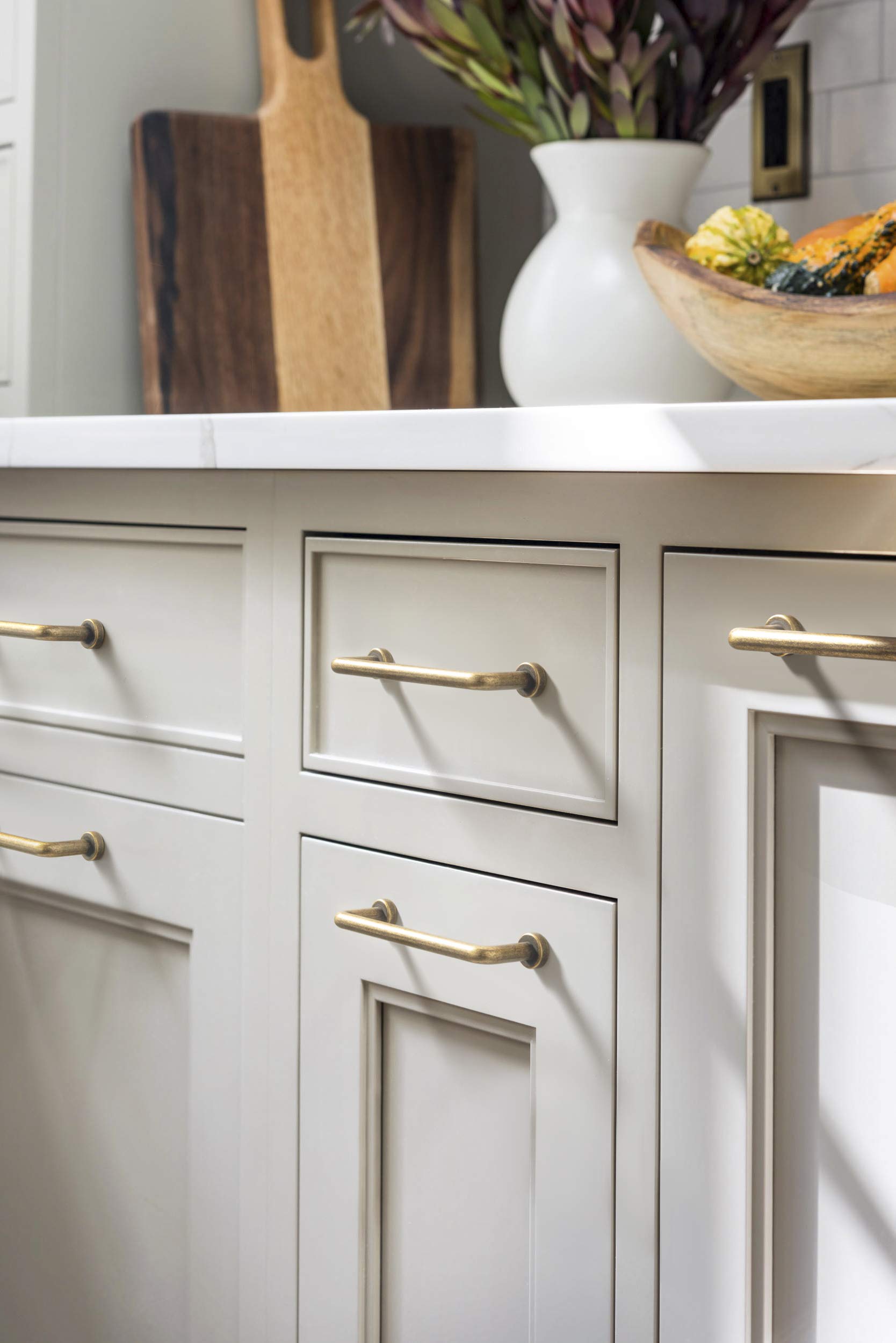 Goo-Ki retro cabinet handles for wardrobes evoke classic style with reliable zinc alloy construction.