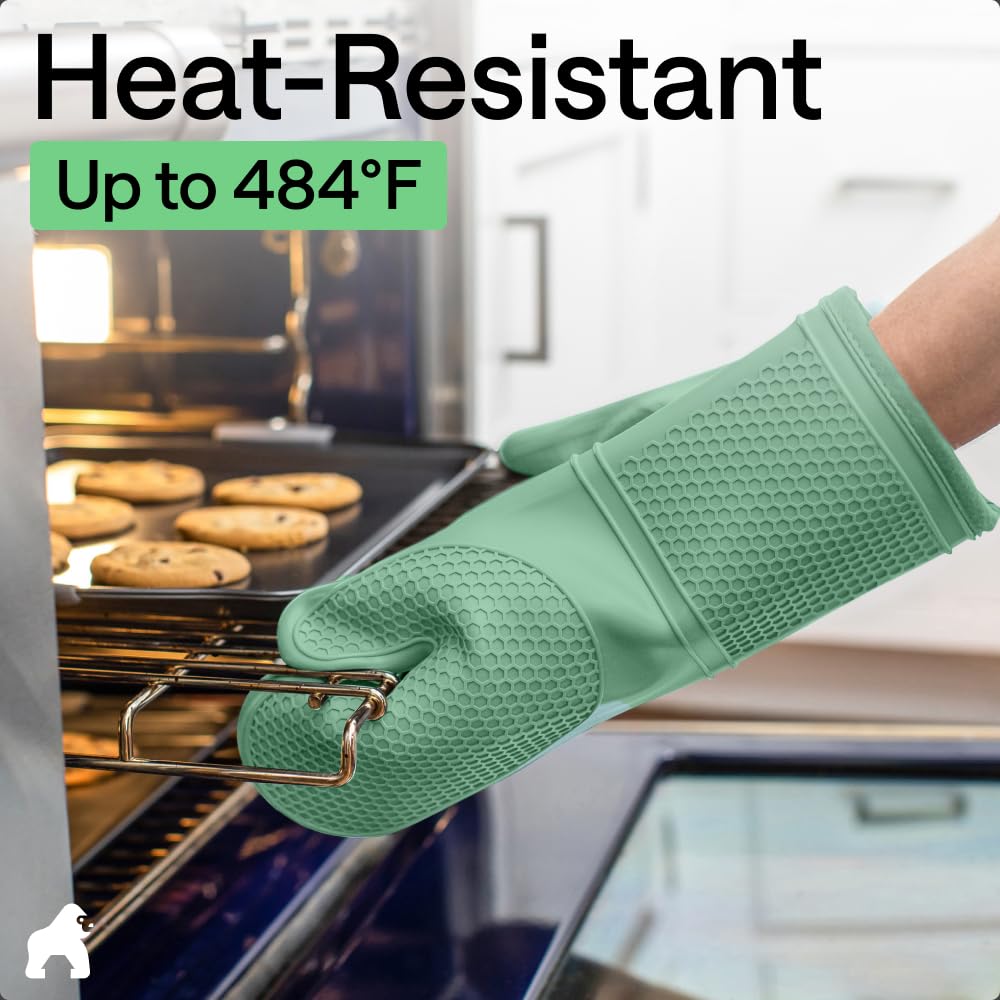 Heat protection up to 484°F with GORILLA GRIP mitts for grilling and baking.