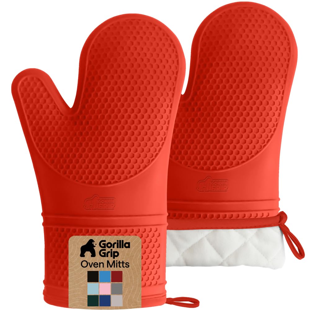 GORILLA GRIP mitts with honeycomb texture for a secure grip on hot pans