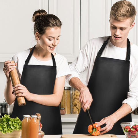 Gotega black vinyl apron – durable and versatile for multiple tasks.