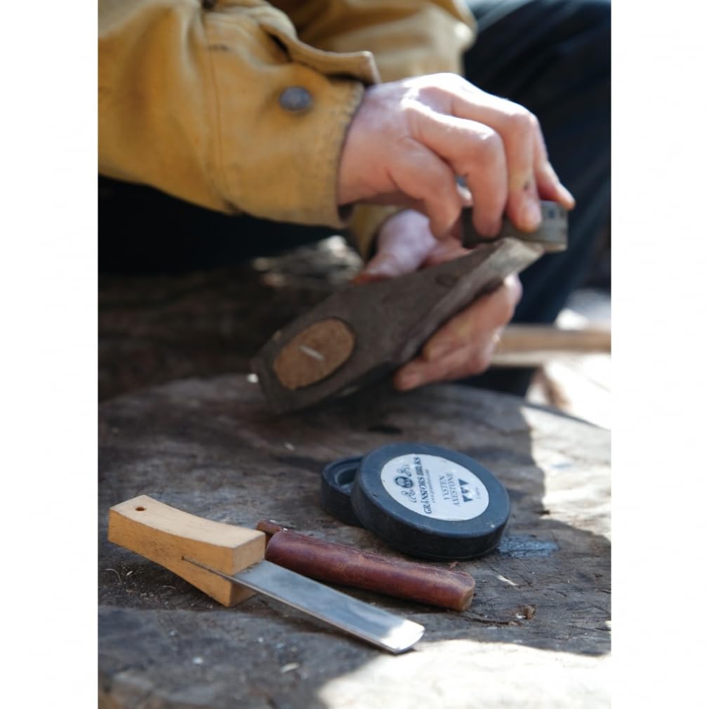 Gränsfors Bruks Ceramic Grinding Puck 600 grit detail for fine refinement