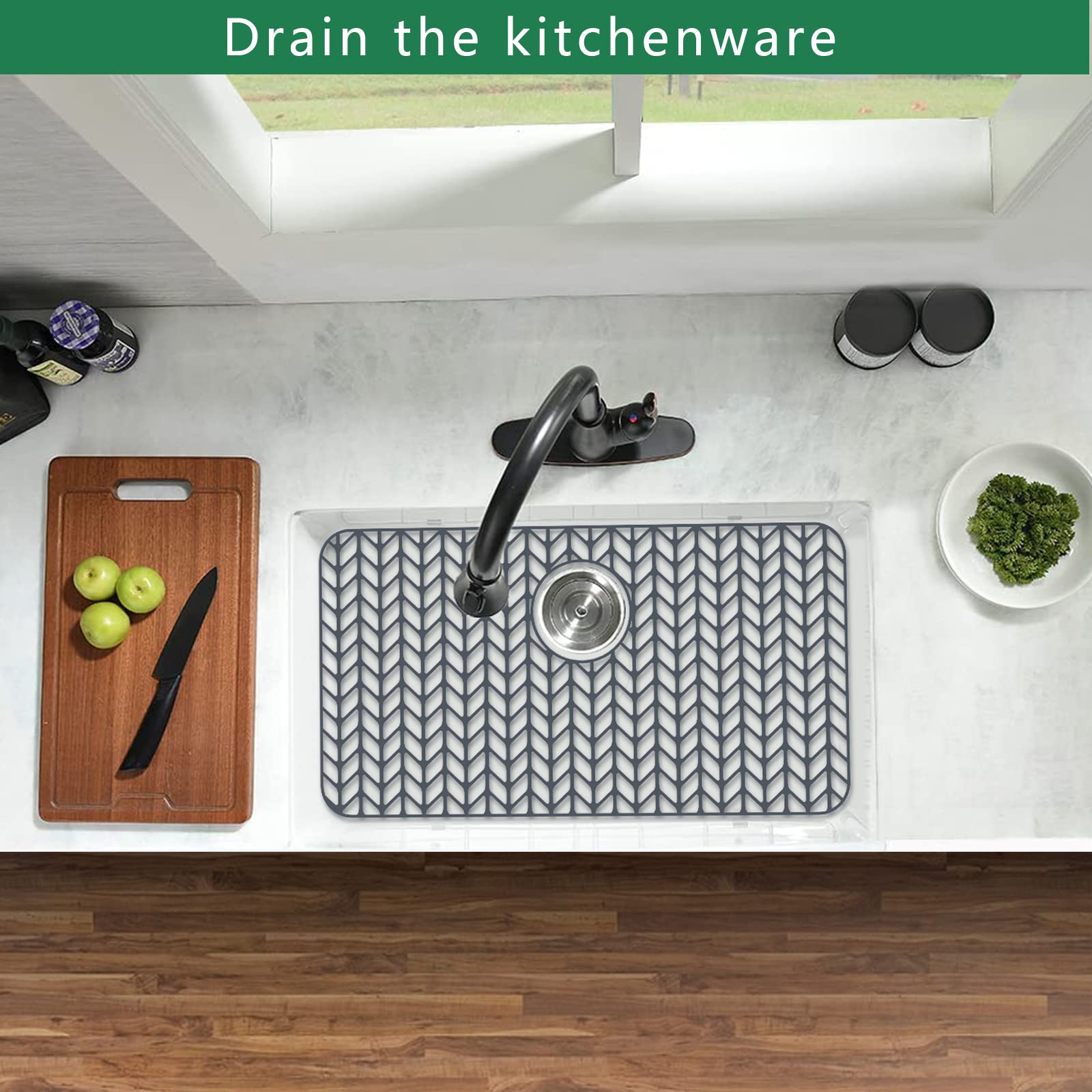GUUKIN heat-resistant silicone mat ideal for placing pots in the sink.