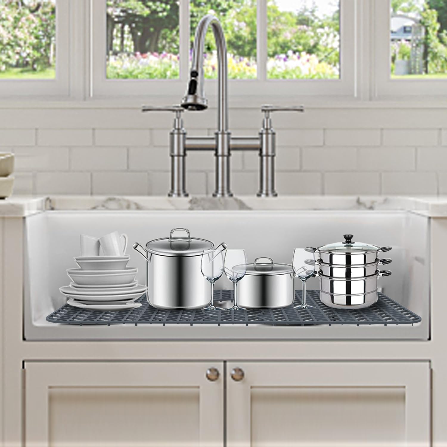 GUUKIN grey sink mat blends with contemporary kitchen decor.