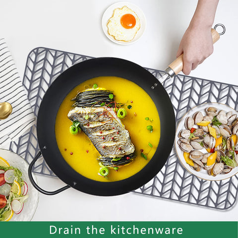 GUUKIN silicone kitchen mat in grey is heat-safe for pots from the stove.