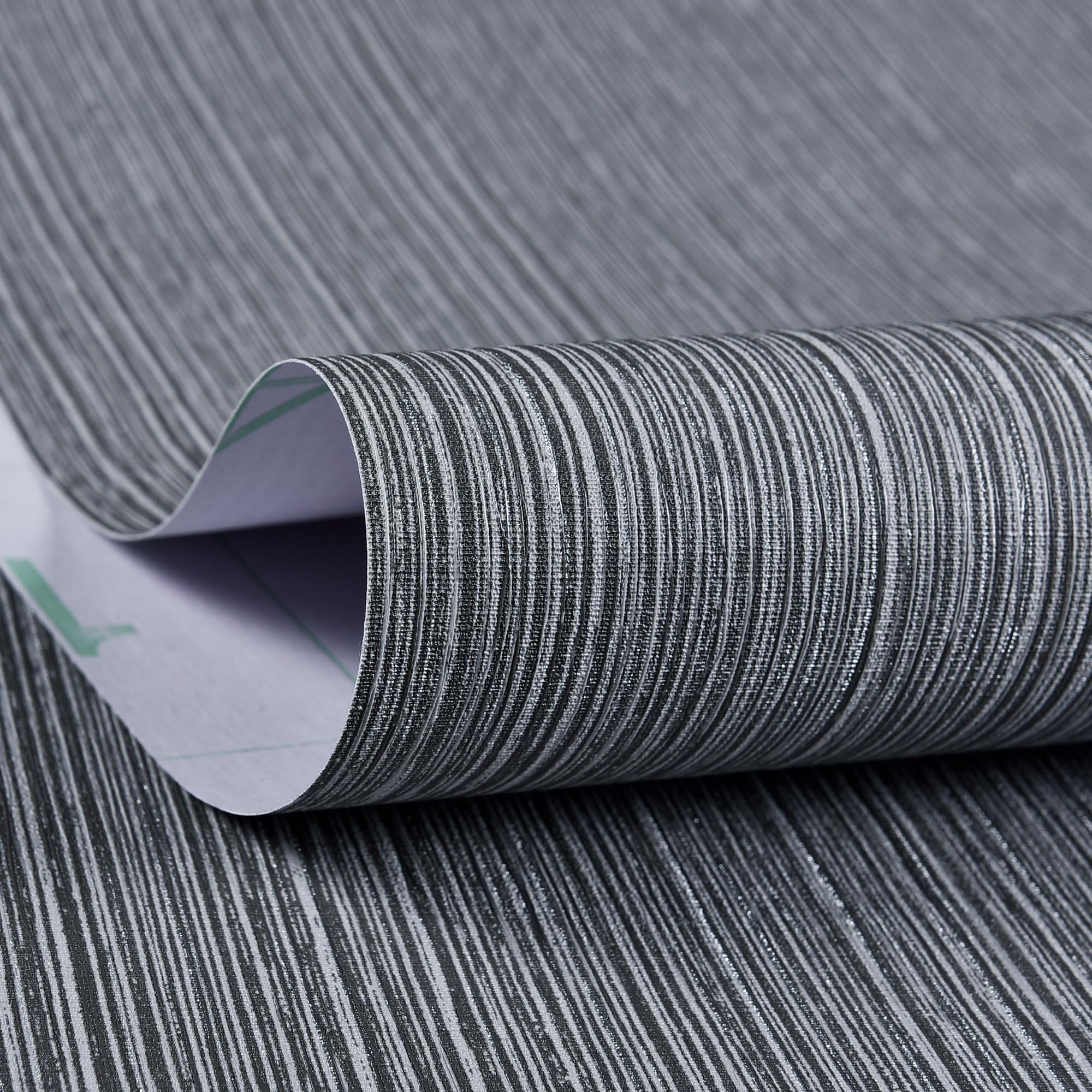 Haimin gray wallpaper is easy to clean, ideal for family spaces