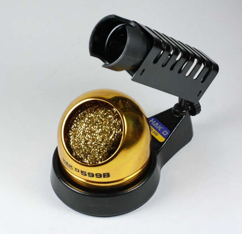 Hakko 599B tip cleaner included for quick maintenance between tasks.