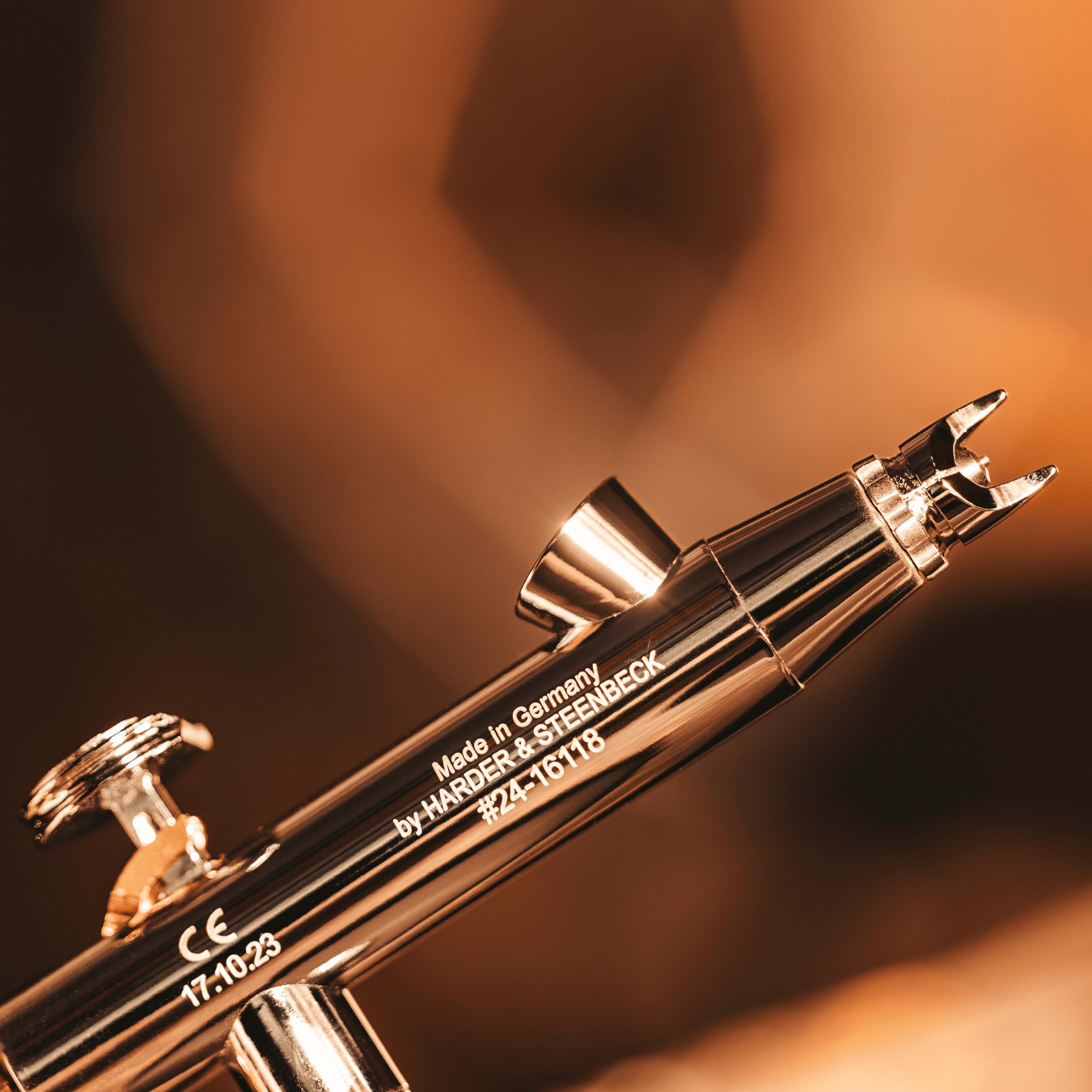 Harder & Steenbeck Evolution 2024 CRplus 5 ml cups reduce refills during longer sessions.