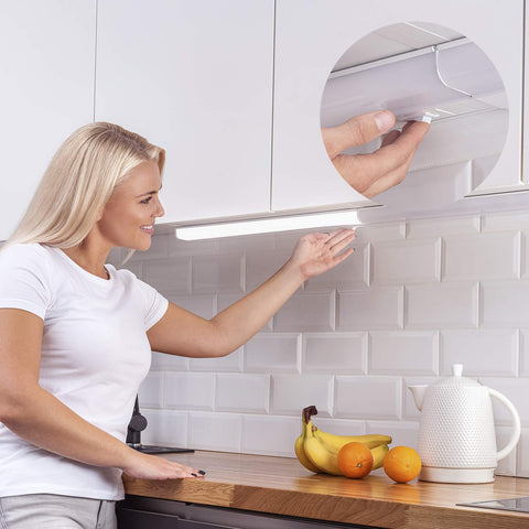 Harrrrd aluminum housing under-cabinet light with no bulbs to replace